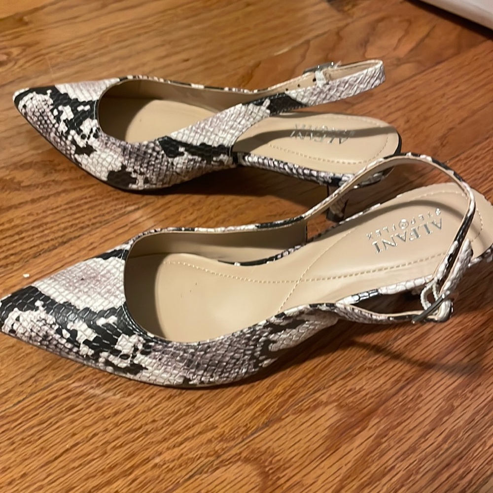 Alfani “step n flex” snakeskin pumps New!